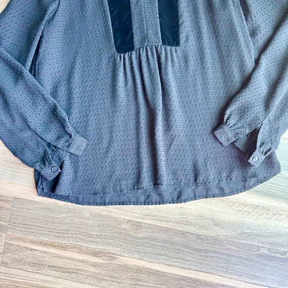LOFT Petites Swiss Dot Velvet Trim Black Long Sleeve Blouse Size SP - Picture 9 of 11